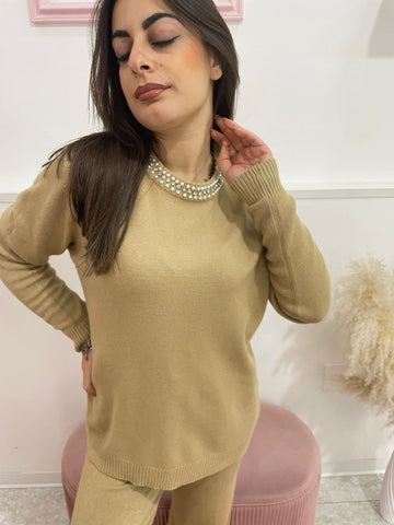 Completo con applicazione al collo