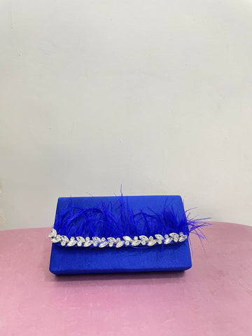 Pochette con piume e gioiello