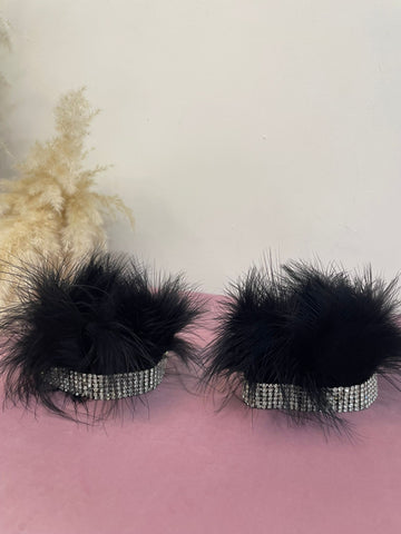 Polsi con piume lunghe