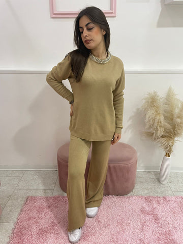 Completo con applicazione al collo