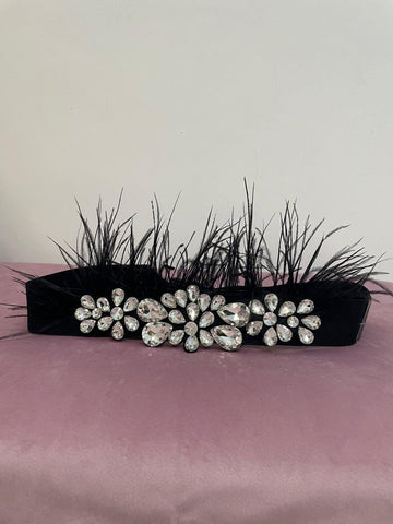 Cintura elastica con gioiello e piume