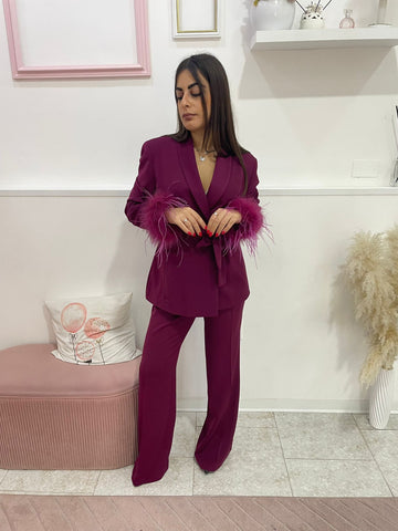 Tailleur con polsi in piume
